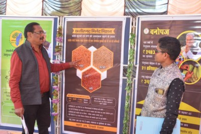 जनसंपर्क विभाग द्वारा जनपद कार्यालय मोहला में फोटो प्रदर्शनी का हुआ आयोजन