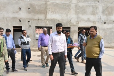 खुर्सीपार क्षेत्र में बन रहा है पहला बड़ा इंडोर स्टेडियम, खेल सुविधाओं का हो रहा विस्ता