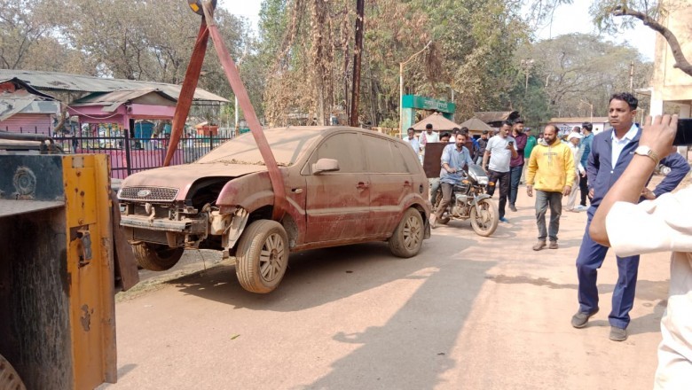 निगम ने रविशंकर स्टेडियम परिसर के आस पास से कबाड़ गाड़ियों को हटाया: