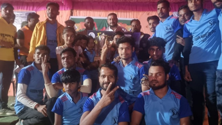 सिंघोला प्रीमियर लीग के समापन मे पहुचे मुख्य अतिथि निखिल द्विवेदी