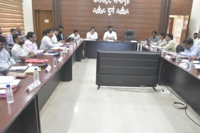 अस्पताल में सुविधाएं बढ़ाने शतप्रतिशत कार्ड ब्लाक का लक्ष्य प्राप्त करने पर होगा कार्य :