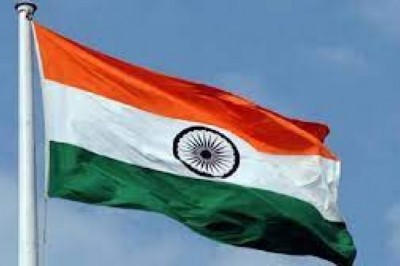 MP के मंत्री, विधायक और कलेक्टर ने फहराया तिरंगा, हल्की बारिश में भी दिखा गजब का उत्साह, जानिए आपके जिले में किसने किया ध्वजारोहण