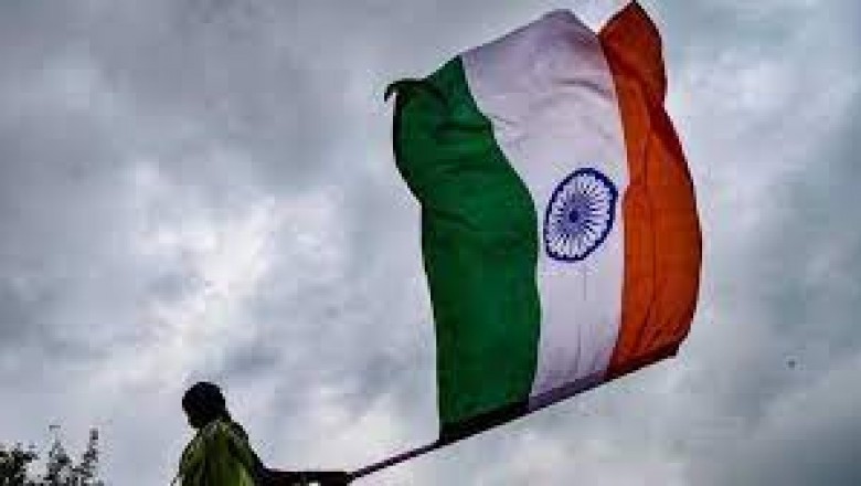 आयुक्त डॉ. चतुर्वेदी ने किया मोहारा फिल्टर प्लांट व स्वीमिंग पुल में ध्वजारोहण :