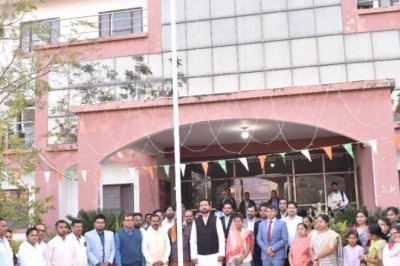 जिला पंचायत अध्यक्ष गीता घासी साहू ने किया ध्वजारोहण
