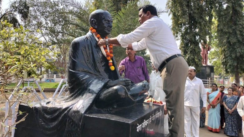 राष्ट्रपिता महात्मा गांधी और स्वतंत्रता संग्राम के अमर शहीदों को मौन धारण कर दी श्रद्धाजंलि :
