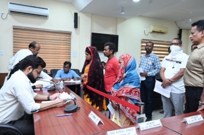 ’’रजत होम्स’’ में मूलभूत सुविधाओं को लेकर बिल्डर की अनदेखी, निवासी पहुंचे जनदर्शन