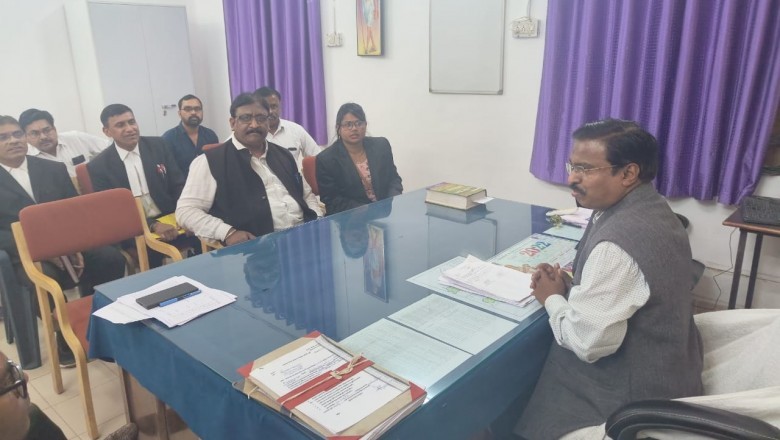 संभागायुक्त दुर्ग संभाग  कावरे ने जिला पंचायत एवं तहसील कार्यालय दुर्ग में दी दबिश: