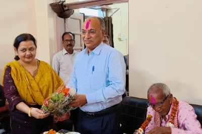 निगम प्रशासन ने सहायक अभियंता रूपेंद्र कुमार जैन को दी स-सम्मान विदाई: