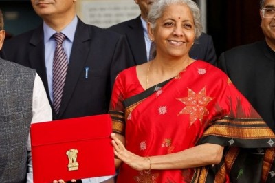 रेलवे के लिए 2.4 लाख करोड़ के बजट का ऐलान :