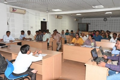 ई गवर्नेंस परियोजना के अंतर्गत निगम के अधिकारी/कर्मचारियों को निगम सभागार में दिया गया प्रशिक्षण :