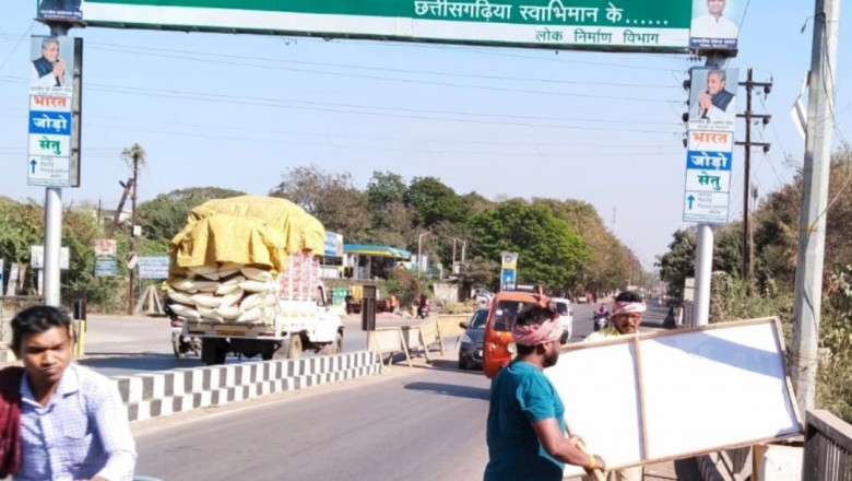 बिना अनुमति शहर में लगाए बिजली पोल से विज्ञापन बैनर- पोस्टर हटाए,निगम द्वारा अब जुर्माना लगाया जाएगा ::