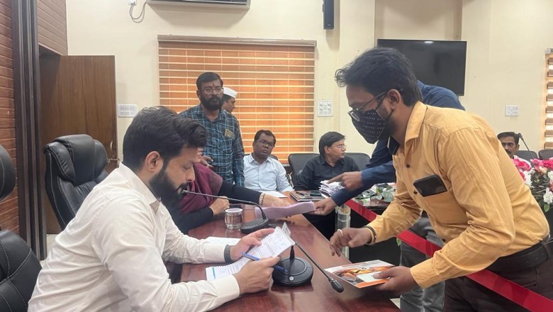 पालिसी के लिए एजेंट ने 70 हजार रुपए लिये, पालिसी में लगाये ही नहीं, पैसे भी वापस नहीं कर रहा :
