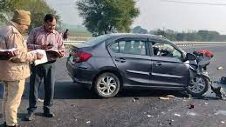 सपा सांसद एसटी हसन की कार दुर्घटनाग्रस्त, गाड़ी में थे परिवार के साथ :