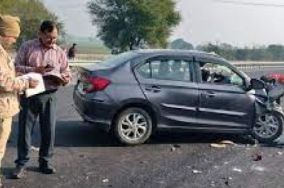 सपा सांसद एसटी हसन की कार दुर्घटनाग्रस्त, गाड़ी में थे परिवार के साथ :