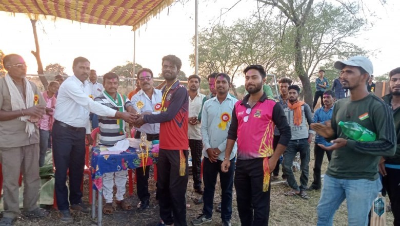 जुरला खुर्द मे क्रिकेट प्रतियोगिता मे भिलाई की टीम ने प्रथम रही :