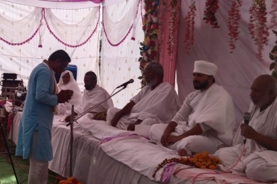 संतो से भेट बंदगी कर पूर्व विधायक भोला राम साहू ने लिया आशीर्वाद :