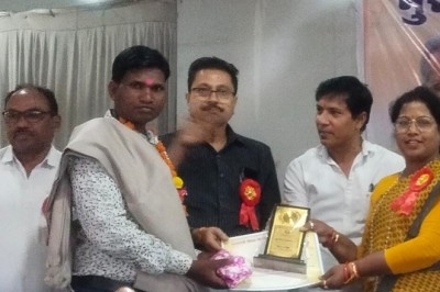 मुख्यमंत्री शिक्षा गौरव शिक्षादूत अलंकरण से अलंकृत हुए शिक्षक नीलकंठ कोमरे :