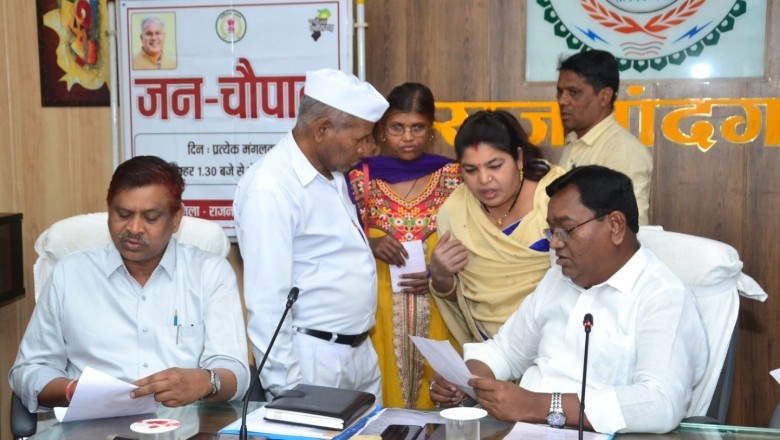 कलेक्टर ने जनचौपाल में आए लोगों की मांगों, शिकायतों एवं समस्याओं को सुना तन्मयतापूर्वक :
