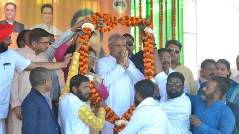 मुख्यमंत्री ने शासन की विभिन्न जनकल्याणकारी योजनाओं के तहत हितग्राहियों को 4 करोड़ 70 लाख 47 हजार 988 रूपए का चेक किया प्रदान