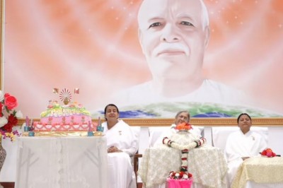 विज्ञान एवं आध्यात्मिकता के सुंदर समायोजन द्वारा “वन गॉड वन वर्ल्ड फैमिली” का संदेश देकर महाशिवरात्रि पर्व मनाया गया :