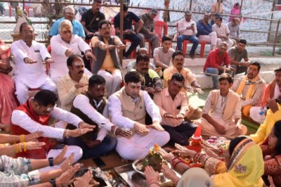 भगवान शिव का रूद्राभिषेक कर विधायक एवं महापौर ने की सुख समृद्धि की कामना :