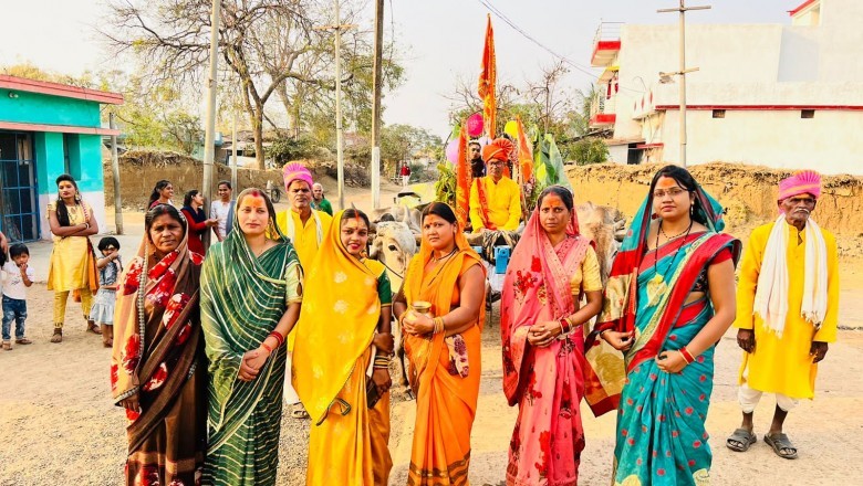 कोपेडीह मे शिव शंकर पार्वती की बैलगाड़ी मे निकाली बारात शोभायात्रा :