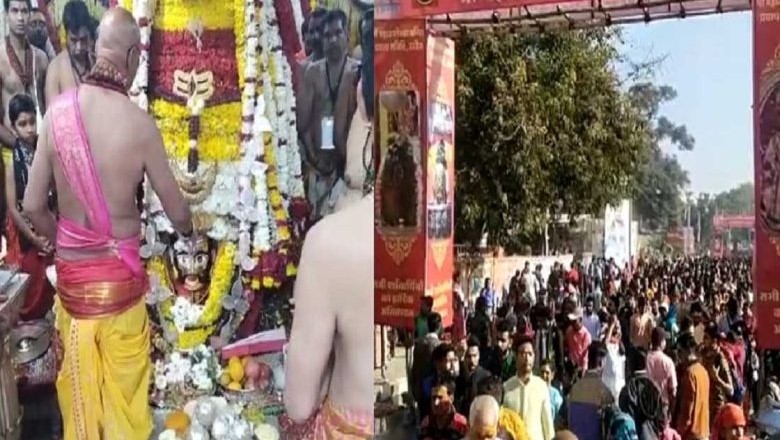 महाकालेश्वर मंदिर में उमड़ा भक्तों का जनसैलाब: उज्जैन में महाशिवरात्रि पर रिकार्ड 15 लाख श्रद्धालु पहुंचे, महाकाल बने दूल्हा, बाबा के सिर पर सजा विदेशी फूलों का सेहरा
