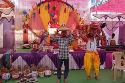 भगवान श्री कृष्ण जन्मोत्सव भजन में पूरा गांव झूमा राजनांदगांव।