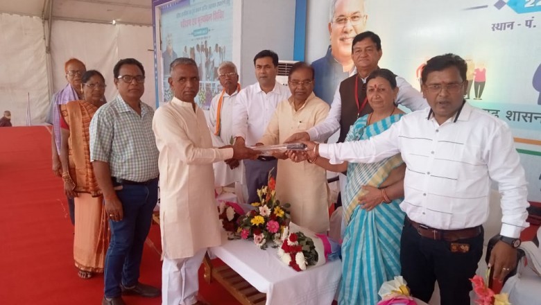 दस हजार वरिष्ठ नागरिकों को समाज कल्याण विभाग ने वितरित की छड़ी