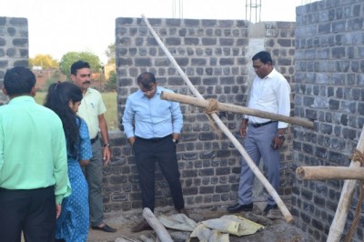 कलेक्टर ने किया डोंगरगढ़ में बन रहे गढ़ कलेवा का निरीक्षण :