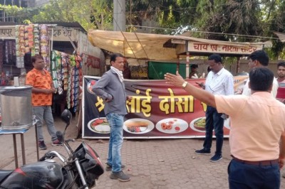 मोर शहर मोर जिम्मेदारी : सड़क क्षेत्र में व्यवस्था बिगाड़ने वालों को  निगम अधिकारियों ने दी समझाईश :