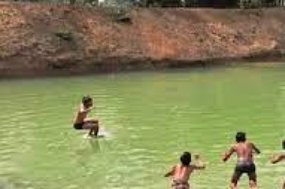 नवागांव : गांव में अमृत सरोवर तालाब गहरीकरण का काम किया जा रहा है :