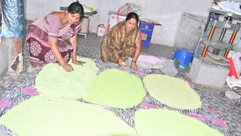 होली पर्व के लिए हर्बल रंगीन गुलाल हो रहा तैयार, अन्य जिलों से भी मिल रहे ऑर्डर :
