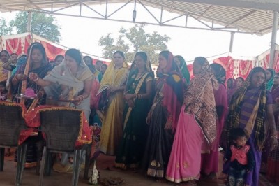 बालोद  : ग्राम, तमोरा में यादव समाज नारी शक्ति की बैठक संपन्न :