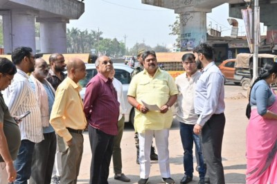 भिलाई शहर में बन रहा है बेहतरीन वेंडिंग जोन, महापौर नीरज पाल एवं निगम आयुक्त रोहित व्यास ने लिया जायजा