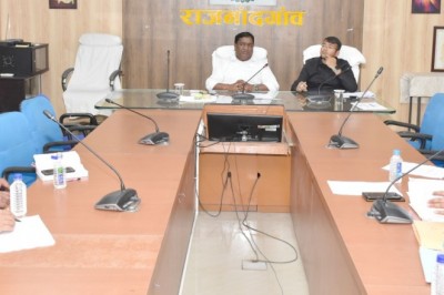 गोधन न्याय योजना के प्रभावी क्रियान्वयन के लिए आयोजित गौठान मेला में सक्रियतापूर्वक करें कार्य - कलेक्टर :