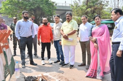 नेहरू नगर चौक से सूर्या मॉल चौक तक के सड़क का डामरीकरण प्रारंभ, महापौर नीरज पाल ने भूमि पूजन कर शुरू कराया काम :