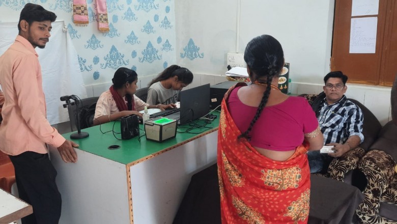 नगर पालिक निगम भिलाई के वार्ड क्षेत्रों में आधार अपडेशन एवं आयुष्मान कार्ड बनाने के लिए लग रहा शिविर :