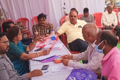 अवैध निर्माण व अनाधिकृत विकास के नियमितीकरण के लिए नयापारा एवं बघेरा के लोगो ने शिविर का उठाया लाभ: