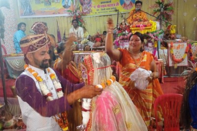 सुरगी में आयोजित श्रीमद् भागवत महापुराण कथा रुखमणी विवाह मे अविनाश एवं धन्वंतरी साहू विवाह बंधन में बंधे :
