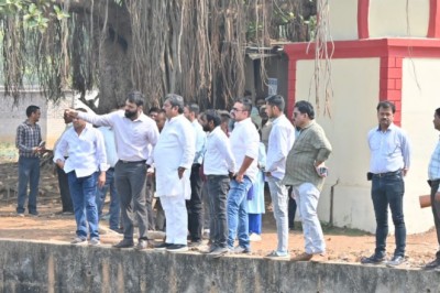 निगम तुहर द्वार अंतर्गत महापौर नीरज पाल ने वार्ड क्रमांक 1 का किया दौरा, लोगों की समस्याएं भी सुनी :