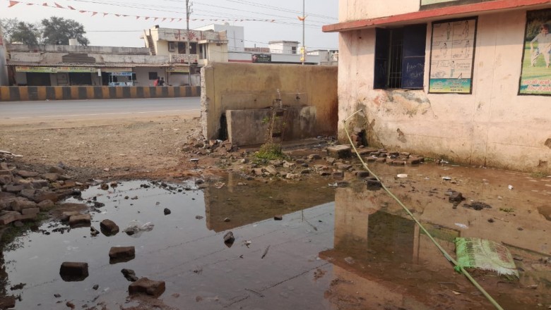 पुलगांव के शासकीय प्राथमिक शाला की हालत दयनीय