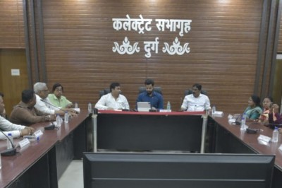 शहर के भीतर के ट्रेंचिंग ग्राउंड शिफ्ट होंगे आउटर में, खेलकूद मैदान एवं अन्य अधोसंरचनाओं के निगम को भूमि उपलब्ध कराएंगे कलेक्टर