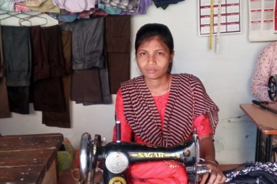 मुख्यमंत्री युवा स्वरोजगार योजना के तहत श्रीमती अंजू को मिली सहायता :