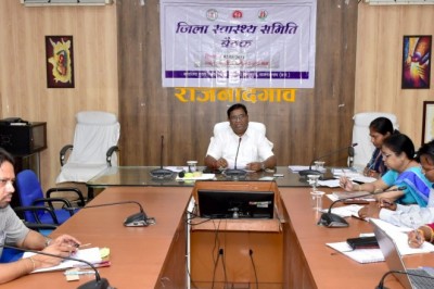 शिक्षा, स्वास्थ्य, पोषण व रोजगार के क्षेत्र में विशेष ध्यान देते हुए कार्य करने की जरूरत - कलेक्टर :