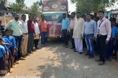 ग्राम पंचायत जगमडवा में समग्र शिक्षा के शिक्षा रथ का  स्वागत
