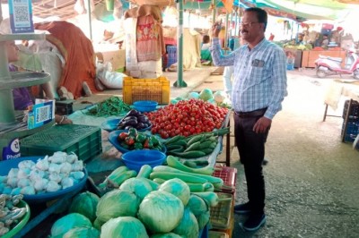 सब्जी बाजारों में बेजा कब्जा के खिलाफ होगी कार्रवाही: इंदिरा मार्केट, महिला समृद्धि, सिकोला भाठा सहित दूसरे बाजारों में एक साथ पहुंची टीम: