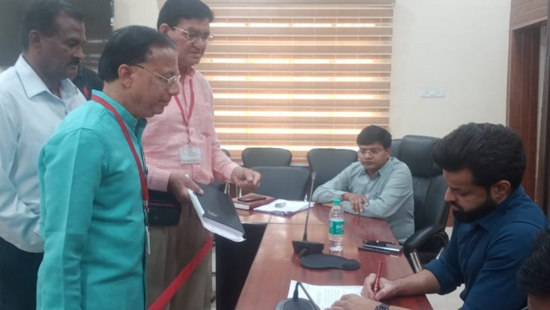 मोर मकान मोर आस योजना के तहत बुजुर्ग महिला के बेटे ने मां की सुविधा के लिए ग्राउंड फ्लोर में आवास की मांग की