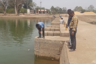 सुभाष द्वार स्थित व्यावसायिक परिसर के भूतल की दुकानों की प्रीमियम भुगतान नहीं करने पर निगम ने की 3 दुकानों में तालाबंदी :