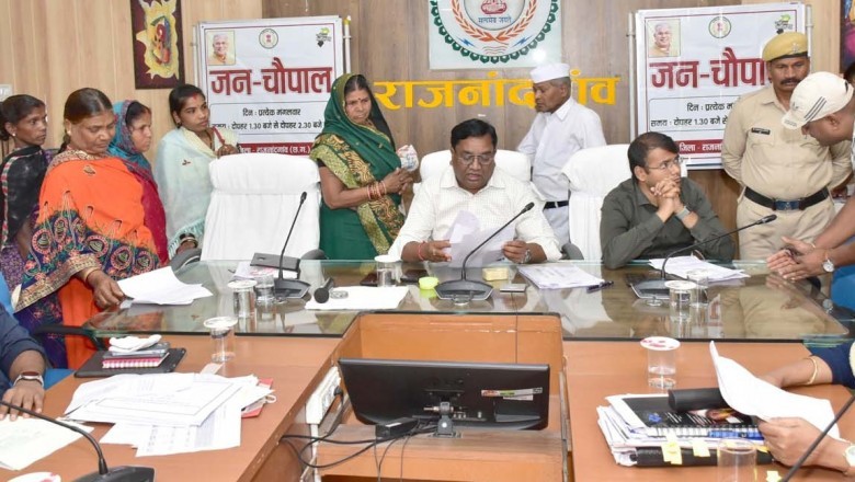 कलेक्टर ने अधिकारियों के साथ सुनी जनसामान्य की समस्यायें